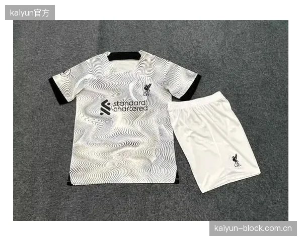 曼联队服赞助商高通骁龙接入球迷社交媒体情绪API，尝试将“声量”直接转化为电商的购买归因